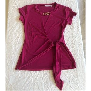 Short sleeve blouse with V-neck and metal design.